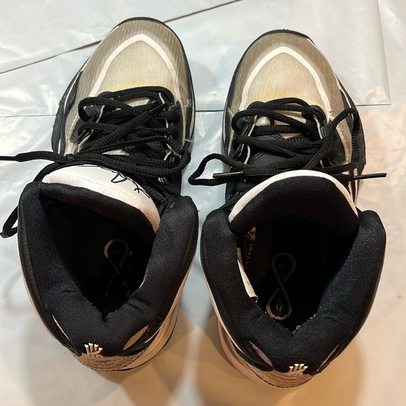 Nike Kyrie Infinity Panda Men's Size 6 Black White Sneaker DO9616-100 high tops - Picture 2 of 12